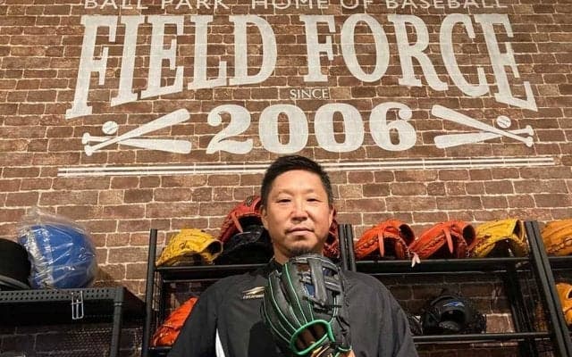 なぜ子どもたちにグラブ1000個も無料提供？　野球メーカーに募る危機感と使命感