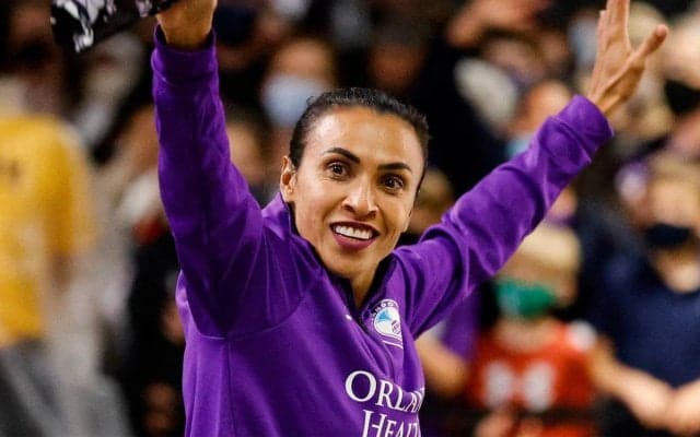 「クイーンマルタ」ブラジルのレジェンドがライナー性のミドルシュートでアピール「熟成されたワインのよう」