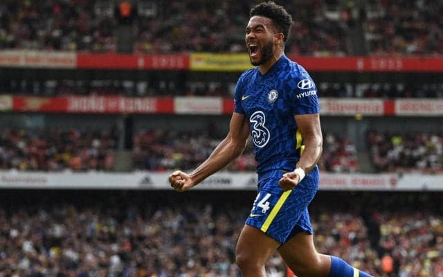 ダービーで1G1AのR・ジェームズにアウェイの洗礼…客席からボトルが投げ込まれる