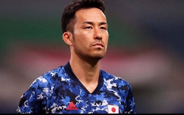 吉田麻也が愛娘とのラブラブショットで誕生日を報告！「世界で一番美しい彼女とキスをしました」