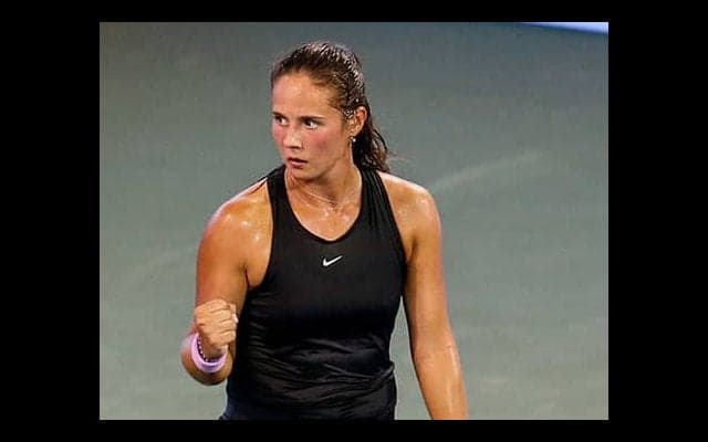 カサトキナ 逆転勝ち8強へ