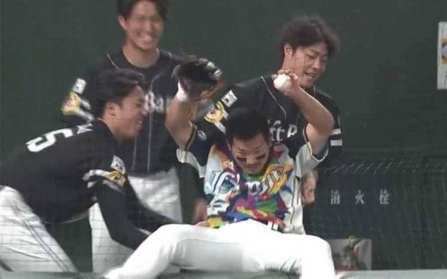 「本当に素敵」「ほっこり」　鷹リリーフ陣の心温まる“川越救出劇”にファン感動