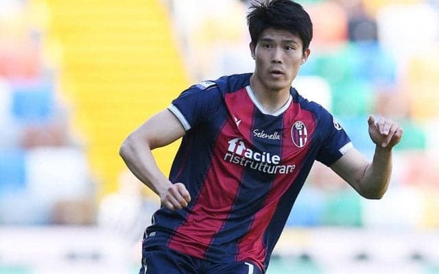 トッテナムは冨安健洋の獲得を諦めず？ 移籍最終日まで粘る姿勢