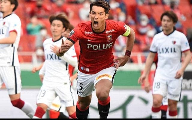 浦和DF槙野智章が酒井宏樹にハイタッチ“未遂”…その理由は？