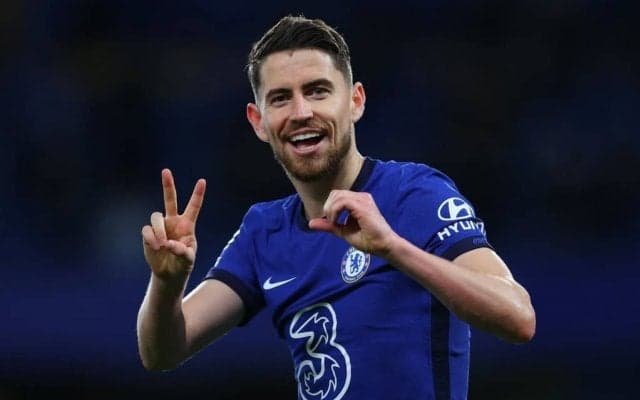 メッシ、C・ロナウドを抑えて欧州No.1に輝いたのは？「欧州年間最優秀選手」が発表！データで見る「ユーロとCLを制したMF」の凄さ