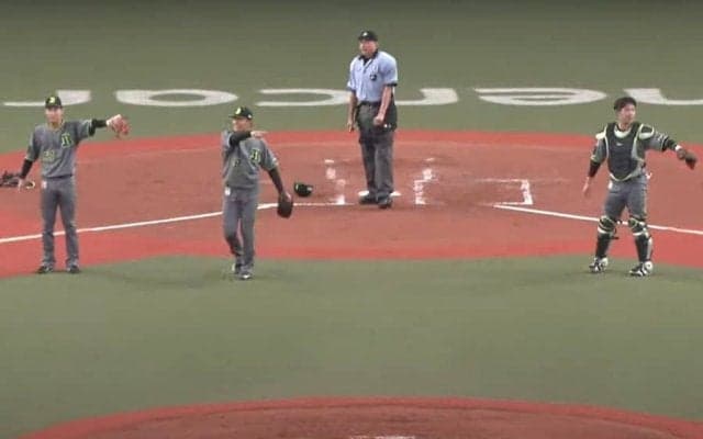 バント失敗→三塁で2度アウト…まさかの珍プレーに混乱「頭がこんがらがっちまった」