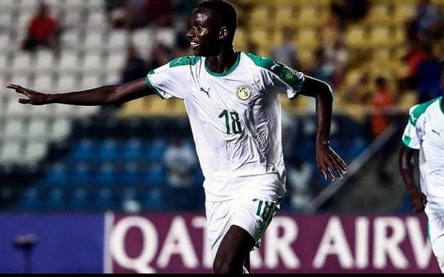 スパーズ、18歳のセネガル代表MFパプ・サール獲得