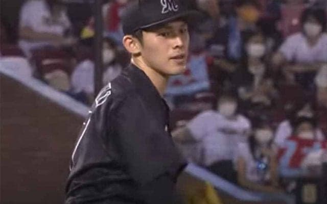 豪速球に仲間も驚き!?　佐々木朗希の速すぎ送球に「レアードめっちゃびっくり」