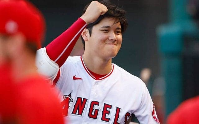 【MLB】大谷翔平が「どれだけデカイか…」　ヘビー級王者と“ほぼ同格”の体つきに驚愕