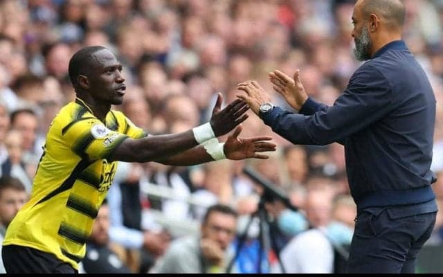 退団したシソコのキックがヌーノ監督を直撃…偶然のアクシデントに「わざとだ」と主張するファンも