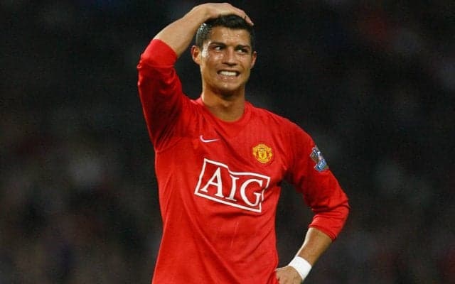 C・ロナウドがスタンドで試合観戦…ではなくパネルを作って共に応援するサポーター!