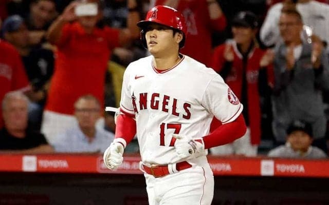 【MLB】大谷翔平、勝ち越しの42号！　元同僚打ち131m弾に米記者は驚愕「高くそびえ立つ一発」