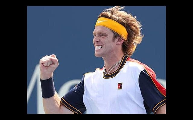 ルブレフ、カルロビッチ撃破