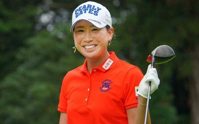 木戸愛、172cm長身に似合う真っ赤な新型ジャガーとの1枚に反響「やっぱりかっこいい」