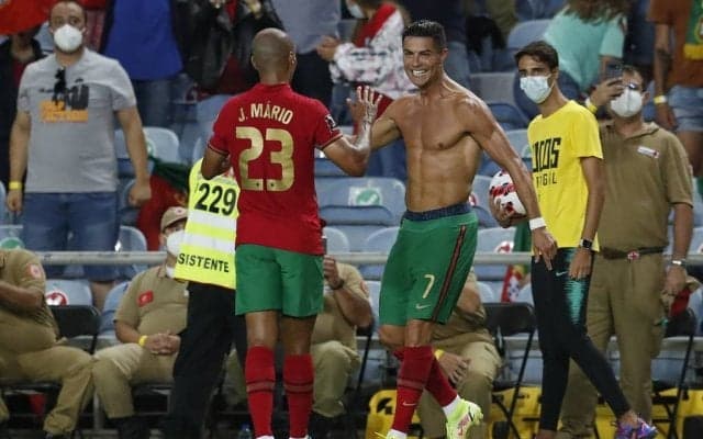 クリスティアーノ・ロナウドが凄すぎる！ポルトガル代表を救う「終盤の２ゴール」で歴代「通算最多得点記録」を更新！「111ゴール」の中で最高のゴールは？