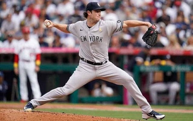 【MLB】大谷翔平から会心の3三振　剛腕コールがリーグ最多14勝目「オオタニのアウトで楽に」