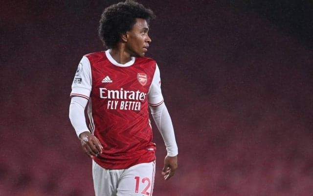 14年ぶりに母国復帰のウィリアン、父親と感動の再会を果たす