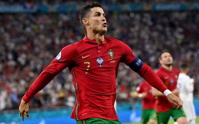 もしもC・ロナウドが退場になっていたら…歴史的ゴールの前にあったPKでのいざこざ