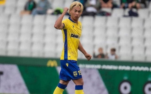 貴重な東京五輪世代3ショット！ 日本人7人出場のデュッセルドルフとシント＝トロイデンが親善試合、渦中の鈴木優磨も後半から出場