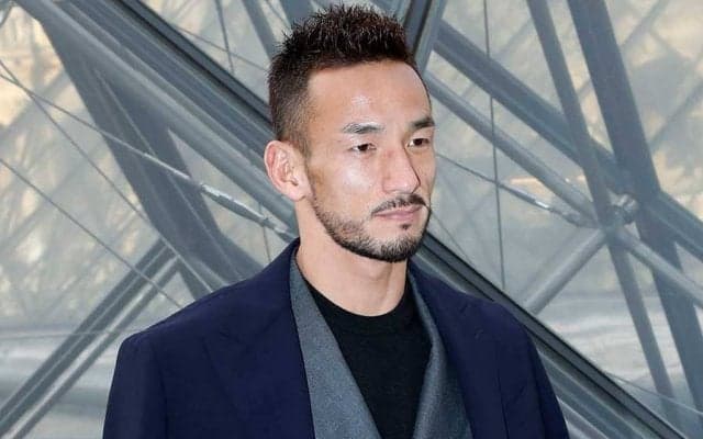 中田英寿＆2000万円高級BMWが反響拡大　“腰かけた姿”に「相変わらず絵になる」の声