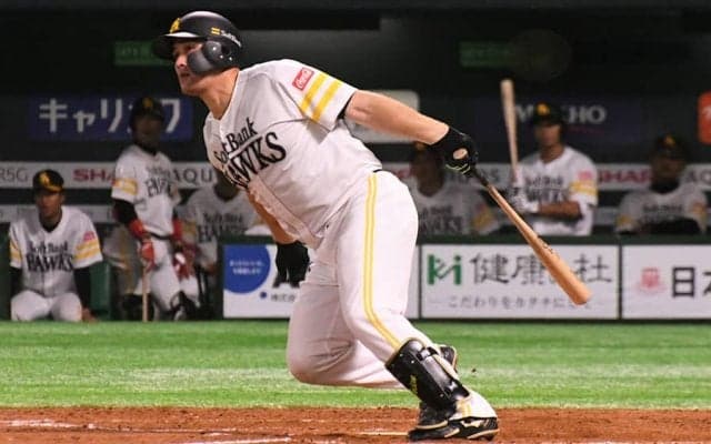 鷹リチャード、プロ初本塁打が満塁弾！　球団史上8人目の快挙「先輩方に感謝」