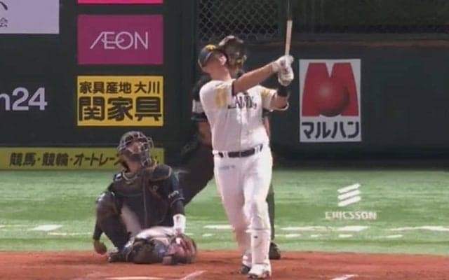 鷹リチャード、1試合2発の大暴れ！　プロ初本塁打満塁弾＆ダメ押しソロで計6打点