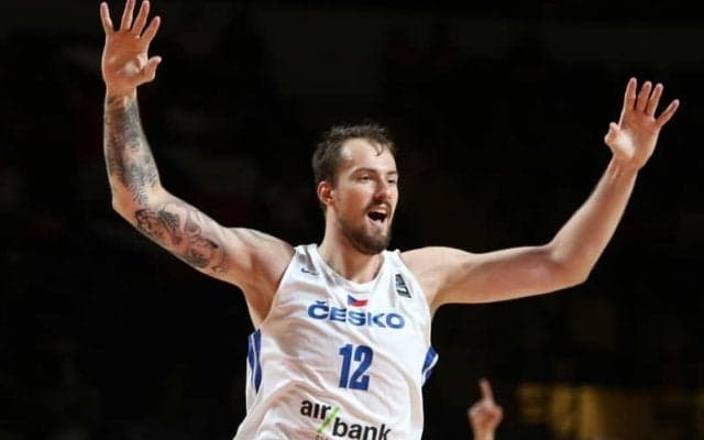 群馬のオンドレイ・バルヴィンが家庭の事情のためチェコへ一時帰国