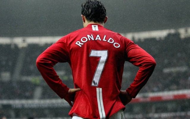 C・ロナウドのユニを求めるファンが長蛇の列を形成、オンラインでの売上は世界記録にも