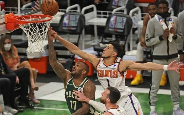 タッカーがブッカーに自慢された激レアの『コービー 4』をわずか2カ月で入手してしまう