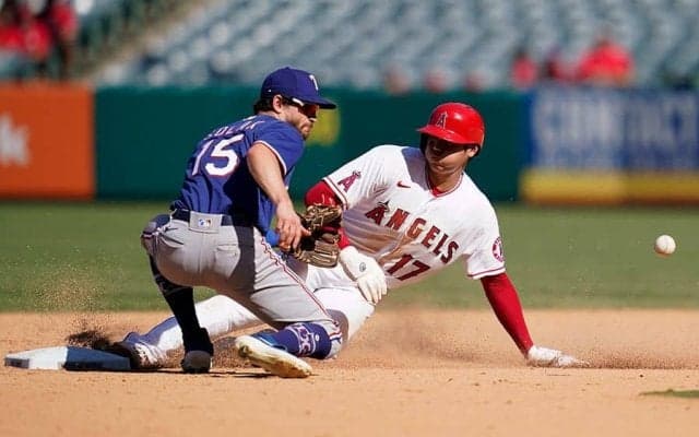 【MLB】「非常に機敏」「実に軽々と…」大谷翔平、捕手もお手上げの“高速二盗”に米称賛