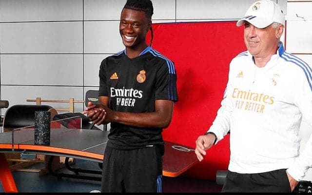 カマヴィンガが新天地マドリーでの入団会見実施　「チームメイトの経験を吸収したい」