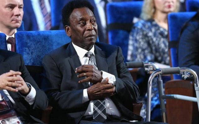 術後の経過良好を報告したペレ氏、息子を亡くした友人の歌手ロベルト・カルロスへもメッセージ