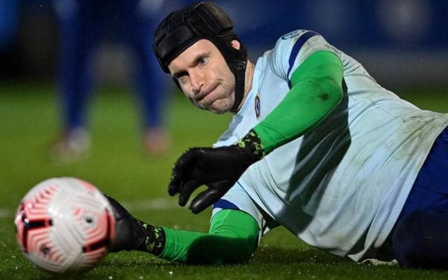 氷上でも好セーブ連発、元チェルシーGKチェフがアイスホッケーチームと再契約