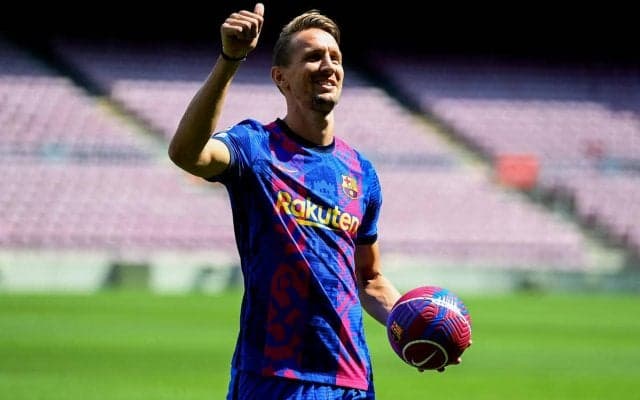 バルセロナがフレンキー、ルークに次ぐ3人目のデ・ヨングを獲得か?「デ・ヨングコレクションが完成」