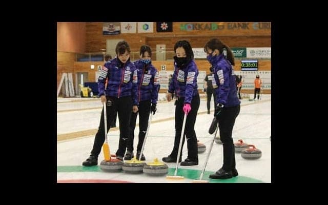 カーリング女子日本代表決定戦。相性と仕上がりのよさでロコ・ソラーレが有利か