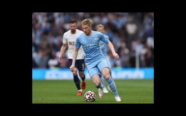 デ・ブライネに見る現代の「トップ下」の姿。かつての「10番」とは何が違うのか