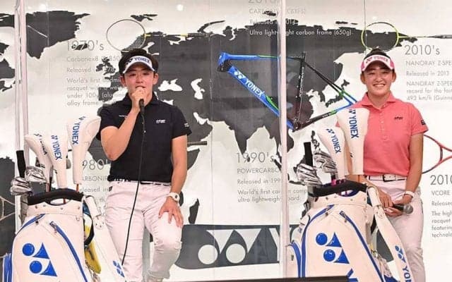 岩井ツインズ姉・明愛、恩師のサプライズに涙　妹・千怜とヨネックス用具契約を締結