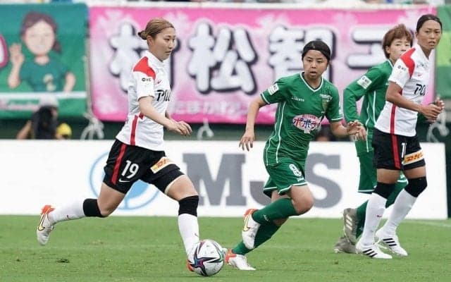 「WEリーグ開幕初戦」は菅澤優衣香と塩越柚歩のゴールで浦和が逆転勝利！【日テレ・東京ヴェルディベレーザー三菱重工浦和レッズレディース】PHOTOギャラリー「ピッチの焦点」