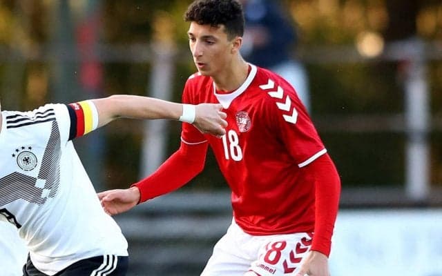 デンマーク2部で22歳FWが試合中に卒倒…ピッチ上で蘇生し現在は回復「周りにいる人を愛することを忘れないで」