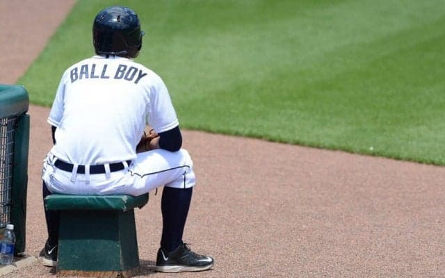 【MLB】「信じられない…」強烈ファウルをジャンプ一番、ボールボーイの“ドヤ顔キャッチ”