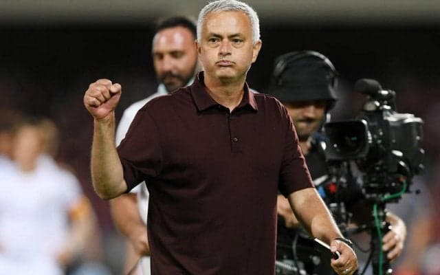 「筋肉の損傷はない!!!」キャリア1000試合目の劇的勝利で全力ダッシュのモウリーニョ監督が状態を報告