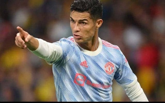 “監督” C・ロナウド再び？途中交代後にベンチから指示を出す姿に反響「監督3人はずるい」