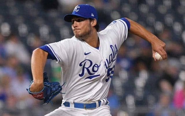 【MLB】ボールが投げた位置より後ろに戻る　衝撃の“暴投”に米唖然「これは打てないね」