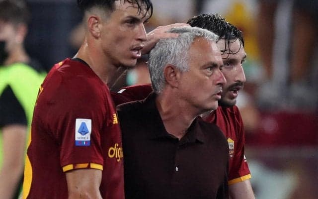 ローマの選手たちがモウリーニョ監督のメモリアルゲーム勝利をディナーで祝福、オーナーも参加