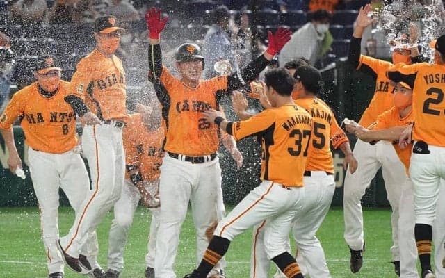 巨人が劇的な逆転サヨナラ勝ち！　代打・八百板の適時打→坂本は同点打→岡本和が犠飛