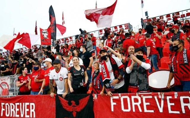 インテル・マイアミの試合で物議を醸す判定が、ラインを割ったように見えるもゴールは認められず