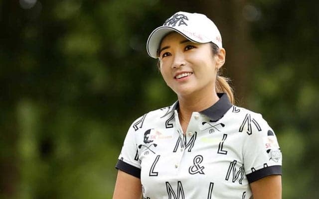 イ・ボミ、サメに食べられたテーマパークでのオフショットに反響「可愛い過ぎ!!」