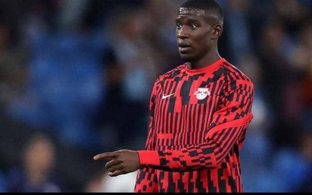 GKへのバックパス？ライプツィヒDFのオウンゴールに海外議論「彼は何を考えていたのか」