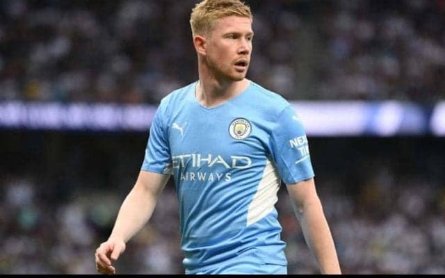 プレーは止まらず失点…主審に躓き転倒のデ・ブライネに海外注目「激怒していた」