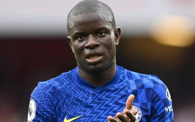 「とても親切に写真を撮ってくれた」いつだって謙虚なカンテが大衆向けのスーパーでお買い物